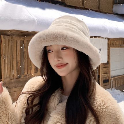 Women's Warm Outdoor Plush Winter Hat - Versatile Thickened Mongolian-Style Wide-Brim Hat for Large Heads